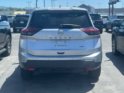 Used 2025 Nissan Rogue SV AWD/4WD image 5