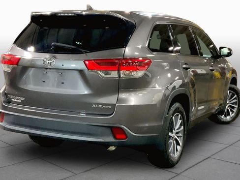 Used 2018 Toyota Highlander XLE AWD/4WD image 13