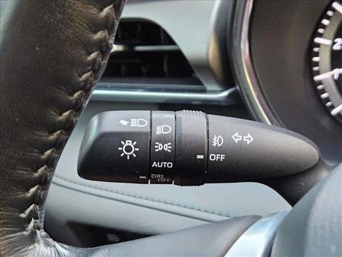 Used 2020 Toyota Highlander Limited FWD image 24