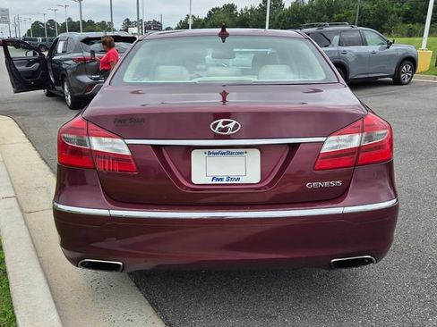 Used 2012 Hyundai Genesis 3.8 RWD image 9