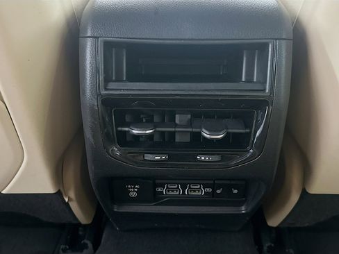 Used 2023 Jeep Grand Cherokee Limited image 28