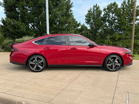 Used 2025 Honda Accord Sport image 7