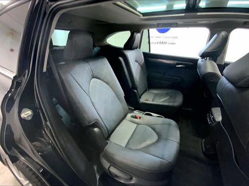 Used 2020 Toyota Highlander Platinum image 19
