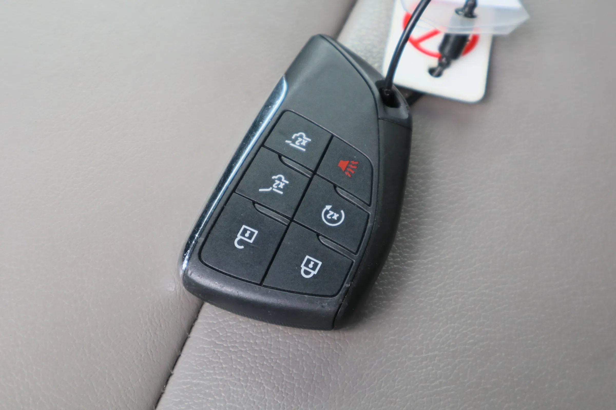 Used 2025 Chevrolet Tahoe LT RWD image 34