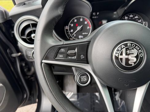 Used 2018 Alfa Romeo Stelvio AWD image 17