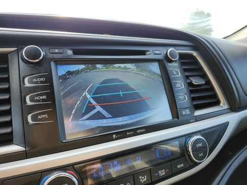 Used 2018 Toyota Highlander SE AWD/4WD image 6