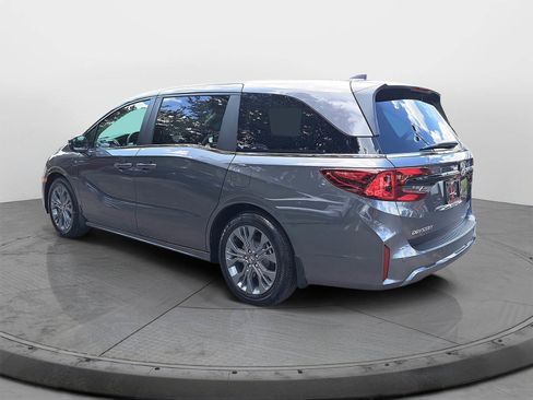 New 2026 Honda Odyssey Touring image 4