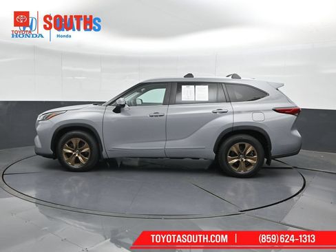 Used 2023 Toyota Highlander Bronze Edition AWD/4WD image 7