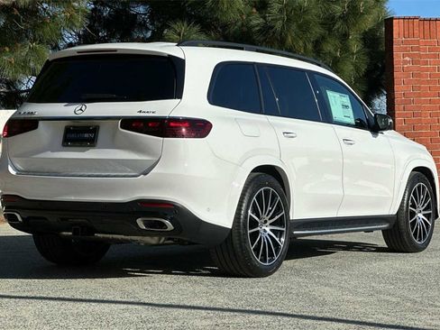 New 2026 Mercedes-Benz GLS 580 4MATIC image 4