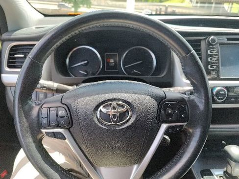Used 2018 Toyota Highlander Limited Platinum AWD/4WD image 14