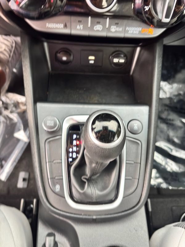 Used 2023 Hyundai Kona SE AWD/4WD image 24