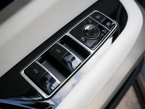 New 2026 Cadillac Vistiq Sport w/ LPO, Floor Liner Package AWD/4WD image 18