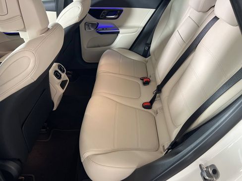 Used 2026 Mercedes-Benz GLC 300 image 7