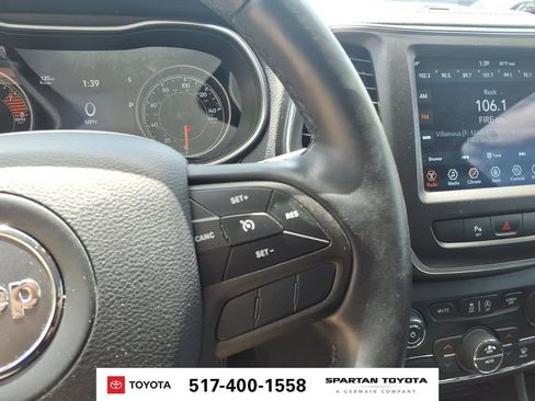 Used 2019 Jeep Cherokee Trailhawk w/ Cold Weather Group AWD/4WD image 19