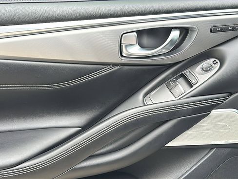 Used 2019 INFINITI Q60 3.0t Luxe w/ Essential Package image 16