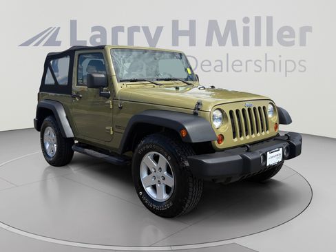 Used 2013 Jeep Wrangler Sport AWD/4WD image 7