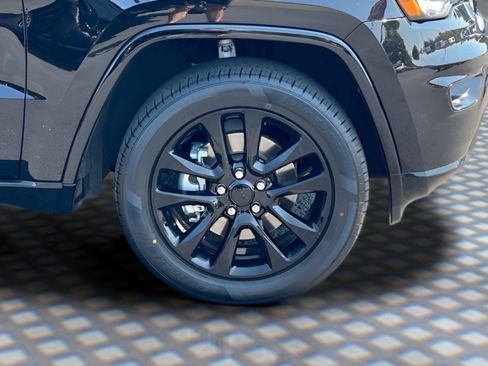 Used 2021 Jeep Grand Cherokee Laredo X AWD/4WD image 8