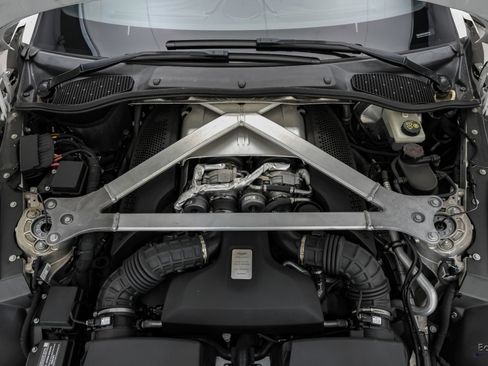 Used 2022 Aston Martin V8 Vantage Coupe RWD image 93