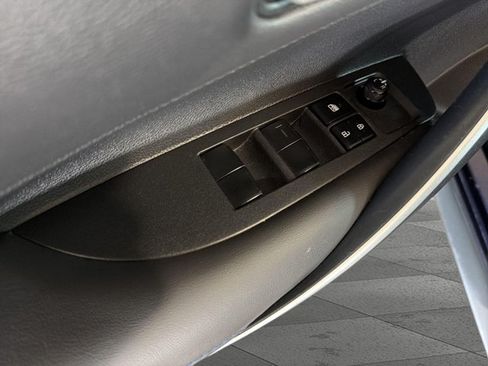 Used 2020 Toyota Corolla SE w/ SE Premium Package FWD image 9