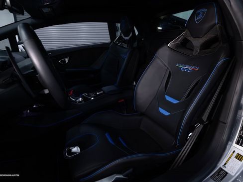 Used 2021 Lamborghini Huracan EVO image 32