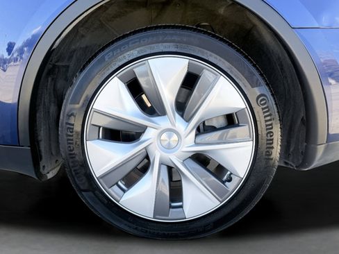Used 2023 Tesla Model Y Long Range image 3