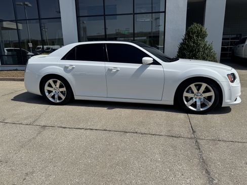 Used 2014 Chrysler 300 SRT8 w/ Leather Interior Group image 20