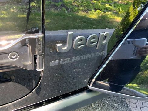 Certified 2024 Jeep Gladiator Sport AWD/4WD image 25