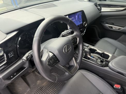 Used 2025 Lexus NX 250 FWD w/ Accessory Package (2T) image 4