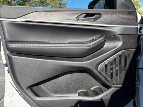 New 2026 Jeep Grand Cherokee Altitude AWD/4WD image 9