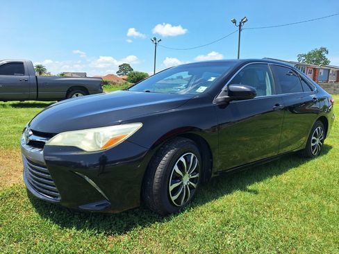 Used 2015 Toyota Camry LE FWD image 1