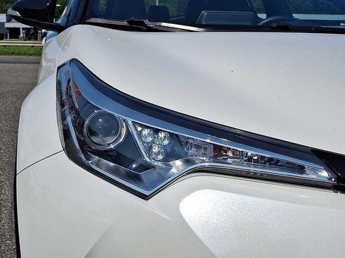 Used 2019 Toyota C-HR Limited FWD image 9