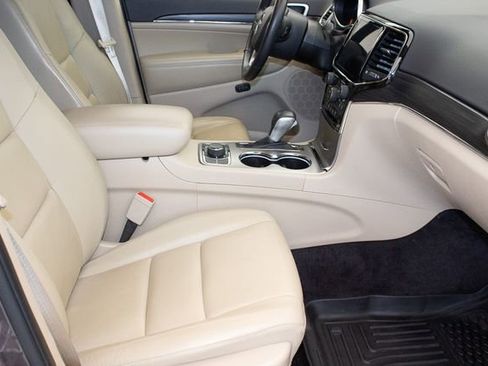 Used 2019 Jeep Grand Cherokee Limited image 10