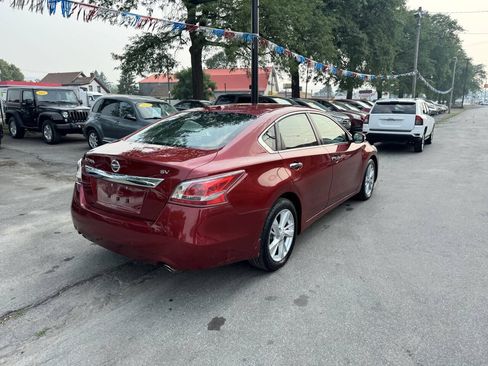 Used 2015 Nissan Altima 2.5 SV w/ Convenience Package FWD image 4
