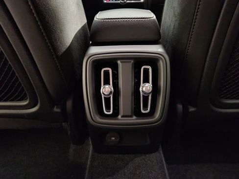 New 2026 Volvo XC40 B5 Ultra w/ Protection Package Premier AWD/4WD image 31