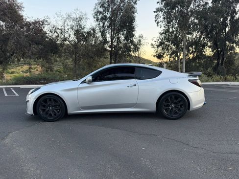 Used 2014 Hyundai Genesis 3.8 image 2