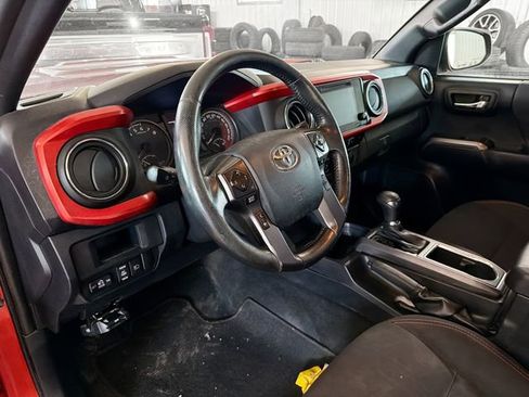 Used 2018 Toyota Tacoma SR5 image 8