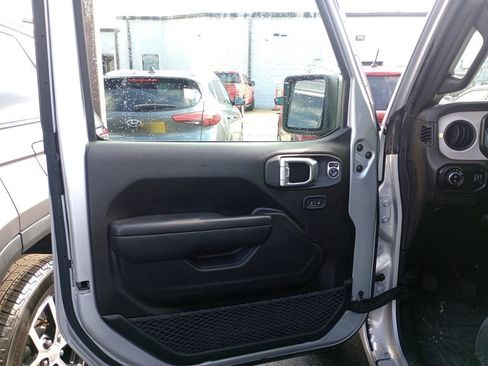 Used 2024 Jeep Gladiator Sport image 19