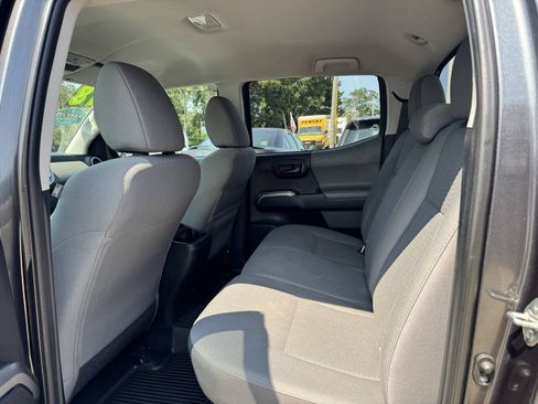 Used 2018 Toyota Tacoma SR5 AWD/4WD image 27