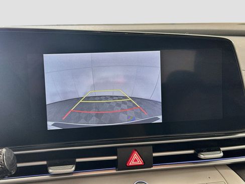 Used 2025 Hyundai Elantra Limited FWD image 23