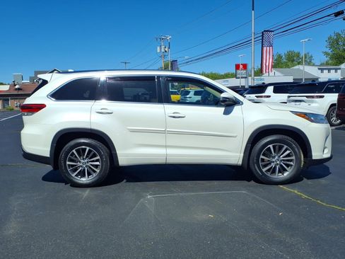 Used 2018 Toyota Highlander XLE AWD/4WD image 9