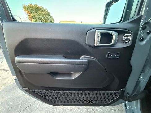 Used 2025 Jeep Wrangler Unlimited Sport AWD/4WD image 13