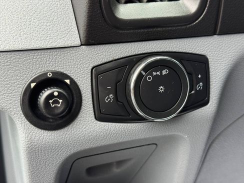 Used 2018 Ford Transit 250 148 Medium Roof RWD image 15