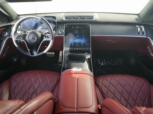Used 2022 Mercedes-Benz S 580 4MATIC Sedan w/ AMG Line Package image 46