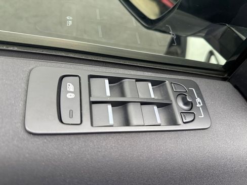 Used 2020 Land Rover Discovery Sport SE AWD/4WD image 13