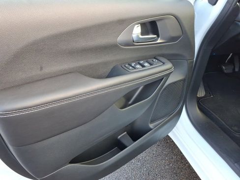 New 2026 Chrysler Voyager LX image 10