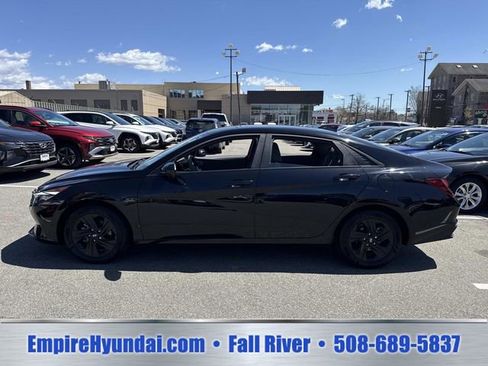 Certified 2023 Hyundai Elantra SEL FWD image 8