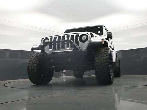 Used 2019 Jeep Wrangler Unlimited Sahara AWD/4WD image 26