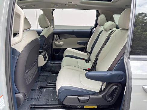 Used 2025 Kia Carnival SX Prestige FWD image 50
