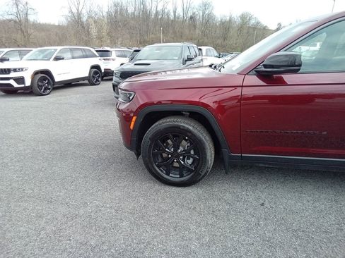 New 2026 Jeep Grand Cherokee Altitude AWD/4WD image 8