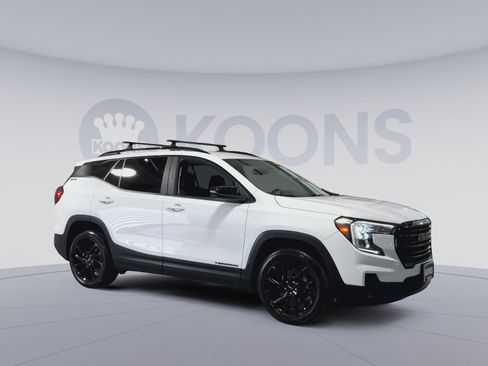 Used 2023 GMC Terrain SLE w/ Driver Convenience Package AWD/4WD image 2